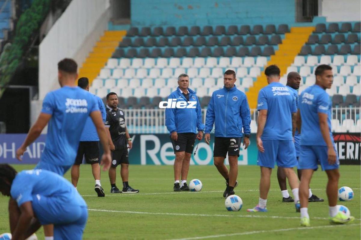 ¿Nuevo fichaje? Con los guantes puestos; así es el nuevo integrante que tuvo Motagua en su entreno previo a enfrentar al CAI