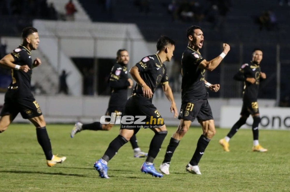 Roberto Moreira festejó con todo el gol del empate ante Comunicaciones (Foto: David Romero)
