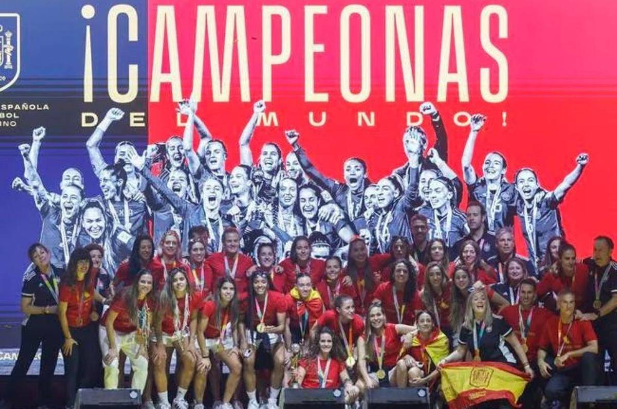 OFICIAL: Fue destituido de la Selección de España y ficha con inesperada escuadra para el próximo proceso mundialista