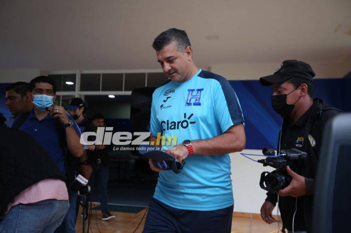 Diego Vázquez atendió a los medios previo a su primer entrenamiento en Siguatepeque. Foto: Andro Rodríguez