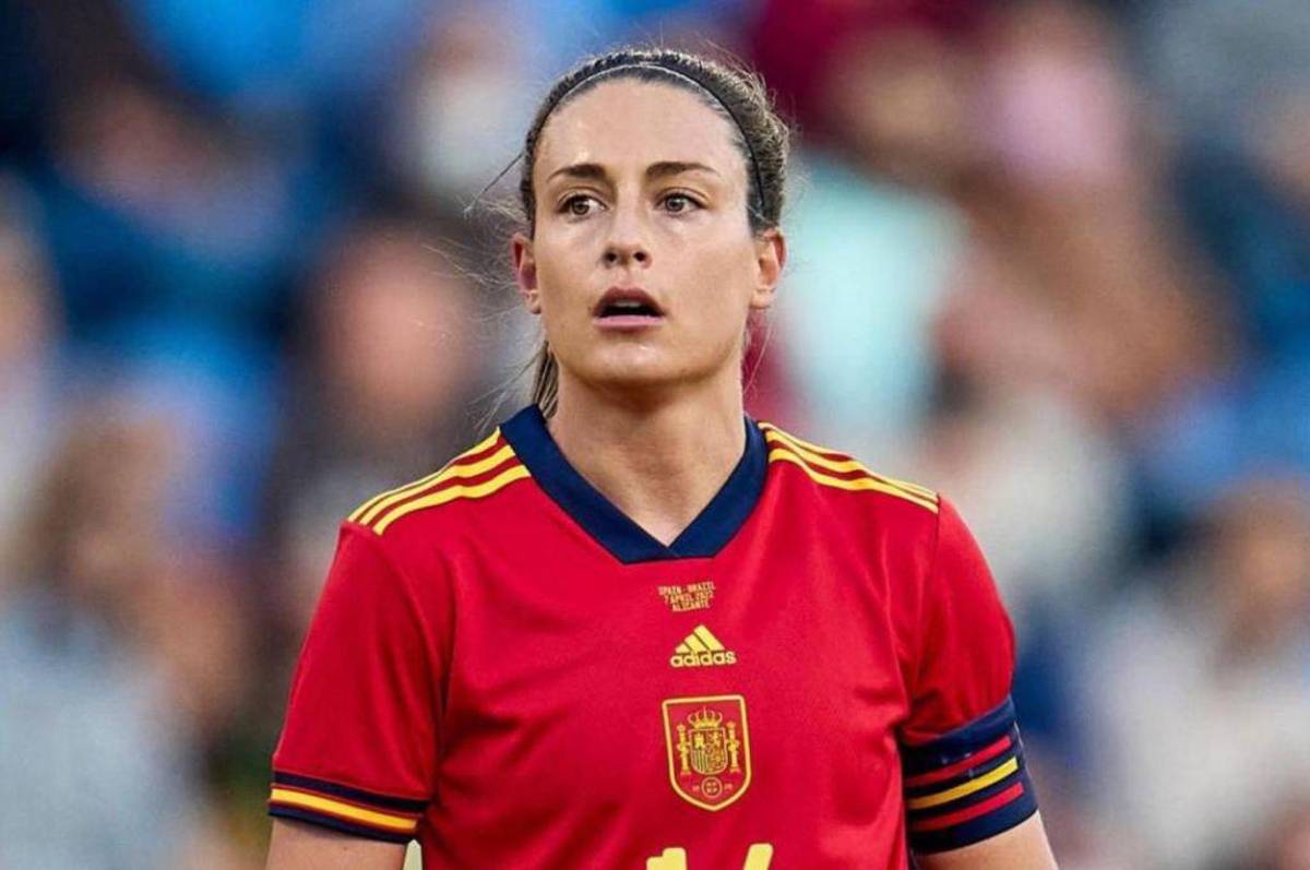 Alexia Putellas, futbolista profesional española, firma un nuevo contrato en su carrera y es hasta 2026