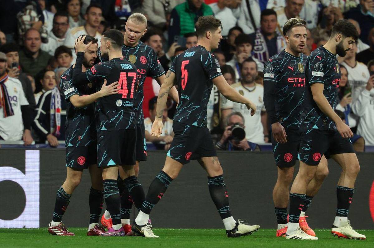 ¡Así se recibe al Rey de Europa! La espectacular llegada del Real Madrid al Bernabéu para enfrentar al City en Champions