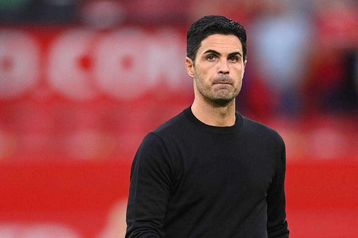 Barcelona cierra el fichaje de un extremo; James jugará la próxima semana y Santi Giménez llegará a la Premier por 33 millones