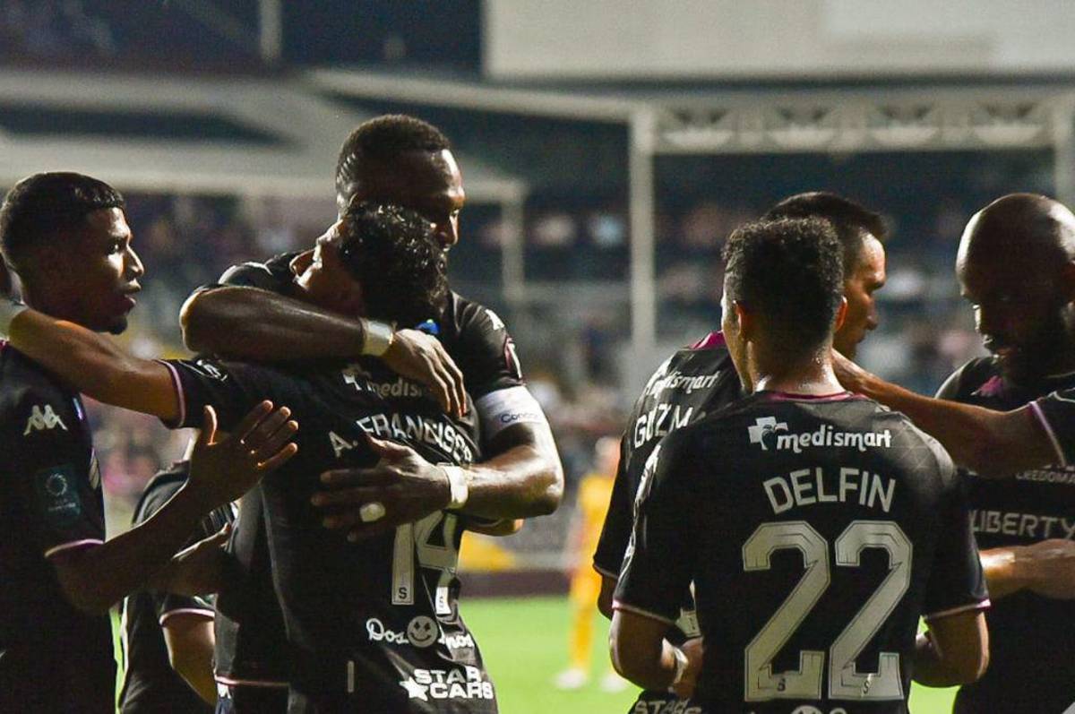 Los dos equipos clasificados del grupo A de la Copa Centroamericana de Concacaf: Saprissa y Chirinos se meten a cuartos