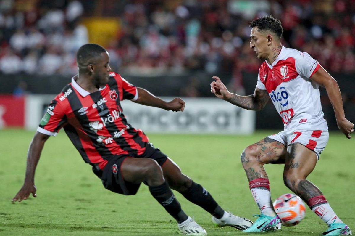 Alajuelense campeón: El hondureño que viajó 24 horas para ver a Alex López y el récord ÚNICO del ‘11’ en Centroamérica