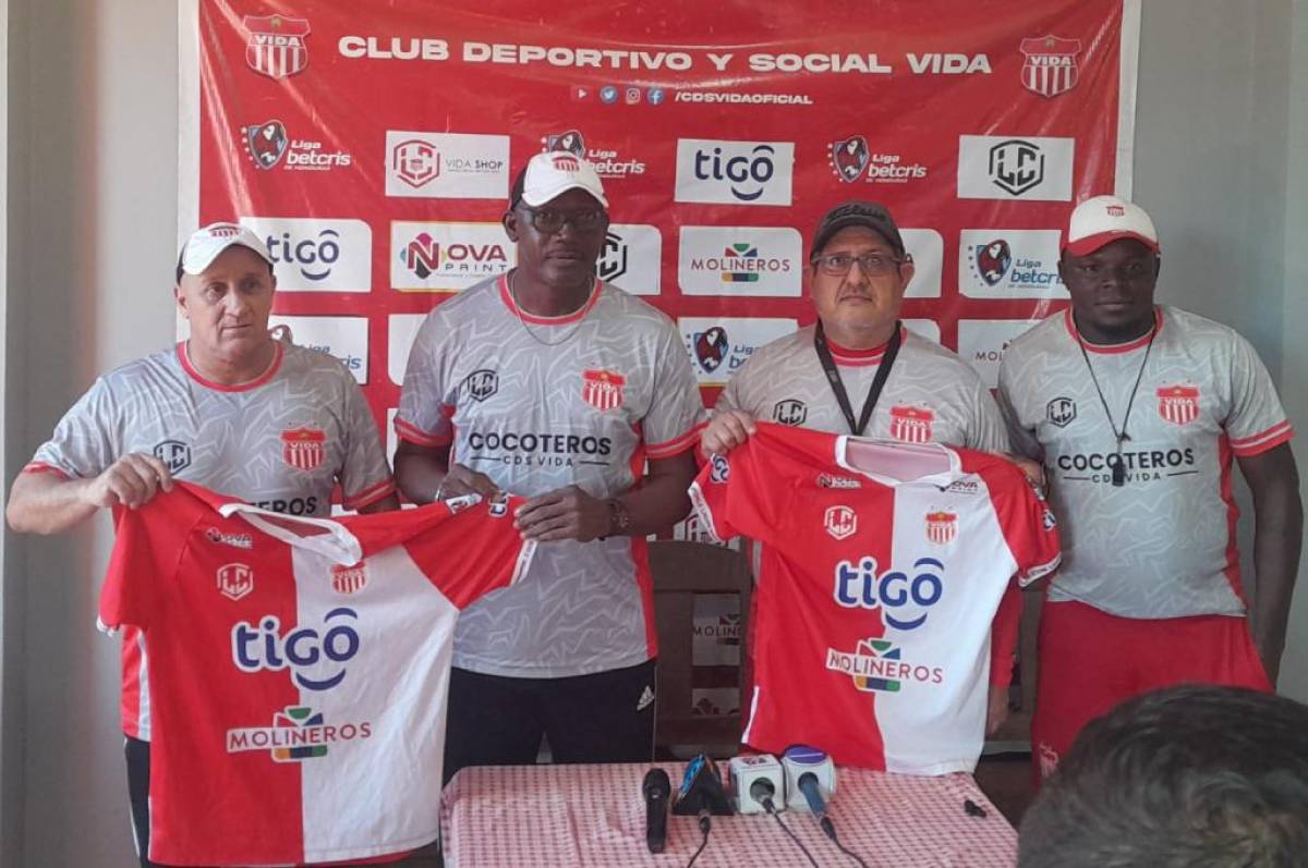 FICHAJES: Bajas en Olimpia, legionarios cambian de club, Auzmendi recibe propuesta y Motagua va por goleador mexicano