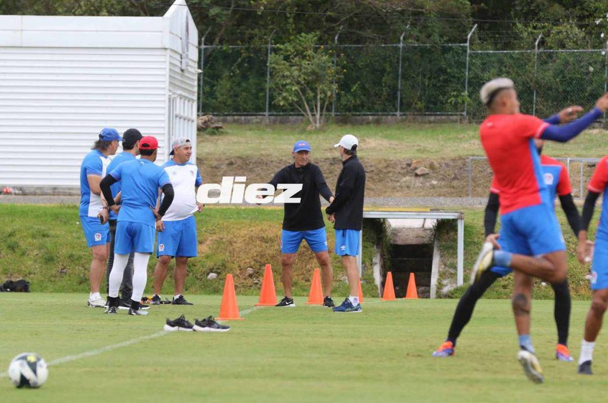 Risas, bromas y la foto de Pedro Troglio con el Chelito: Así fue el entreno del Olimpia previo a la semifinal ante Olancho FC