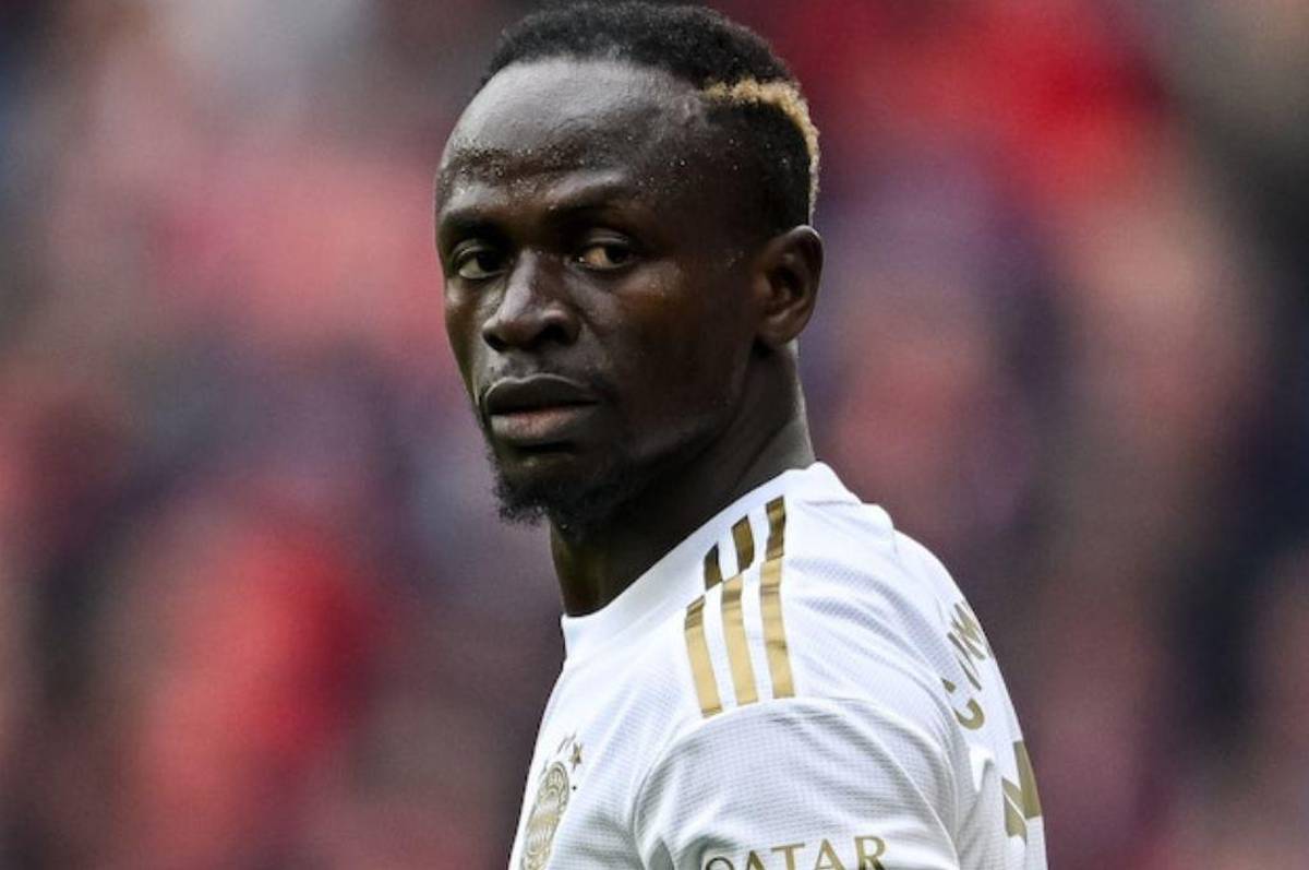 Sadio Mané golpeó en la cara a su compañeros luego de la derrota del Bayern Múnich ante el Manchester City