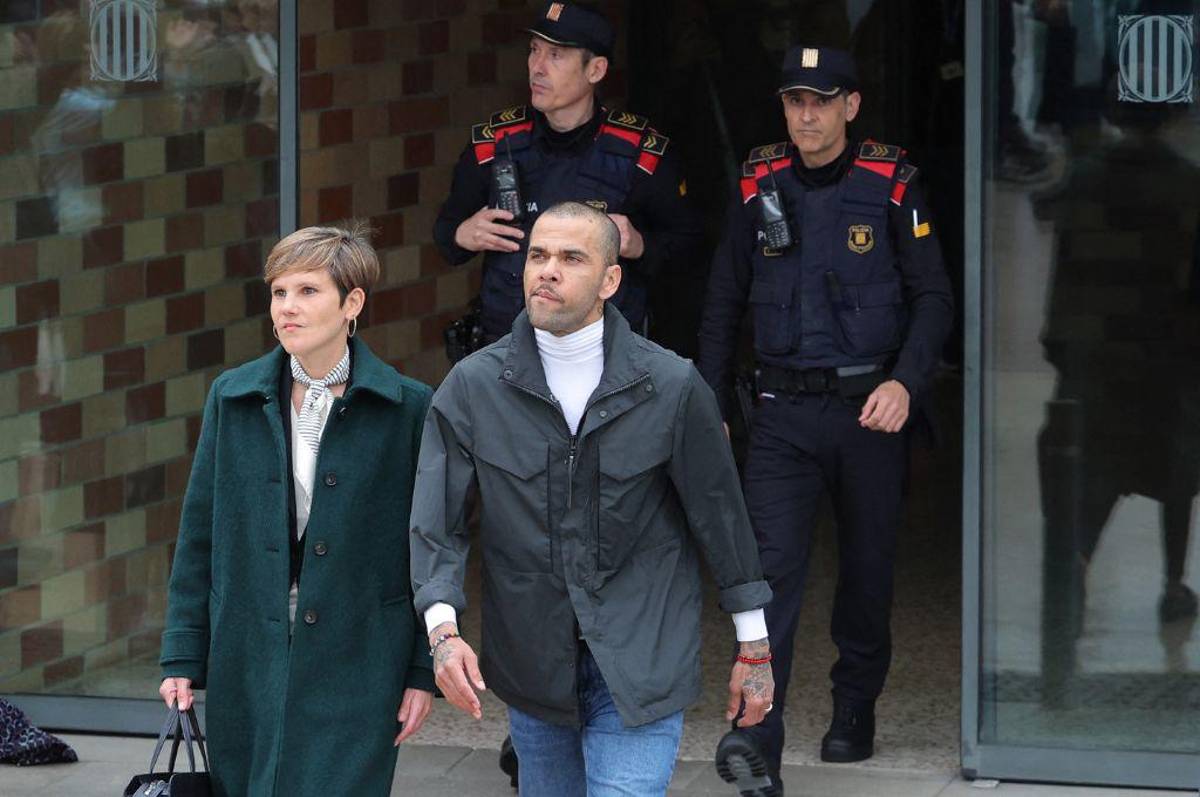 La primera petición de Dani Alves al salir de la cárcel, los regalos que dejó a los prisioneros y la fiesta que montará en casa