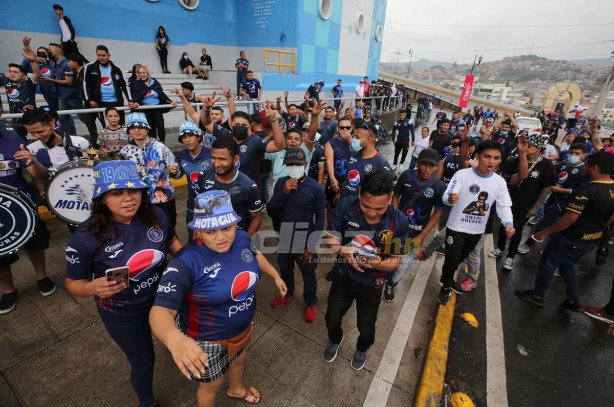 ¡Se pinta el Nacional! Así se vivió la previa de la final de ida entre Motagua y Real España: la afición puso el color
