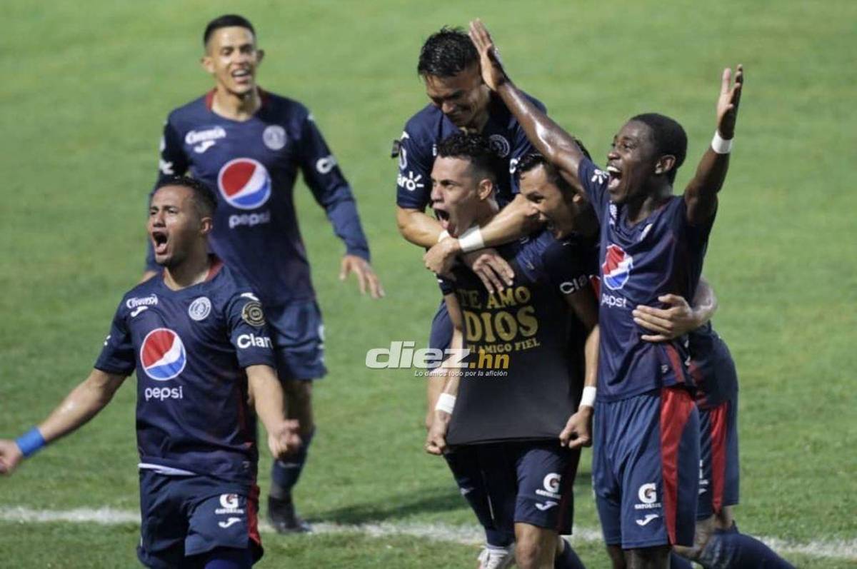 NO SE VIO EN TV: Los enfados de Héctor Vargas, dedicatoria de Moreira y el aficionado de la caguama en la fiesta de Motagua en la final