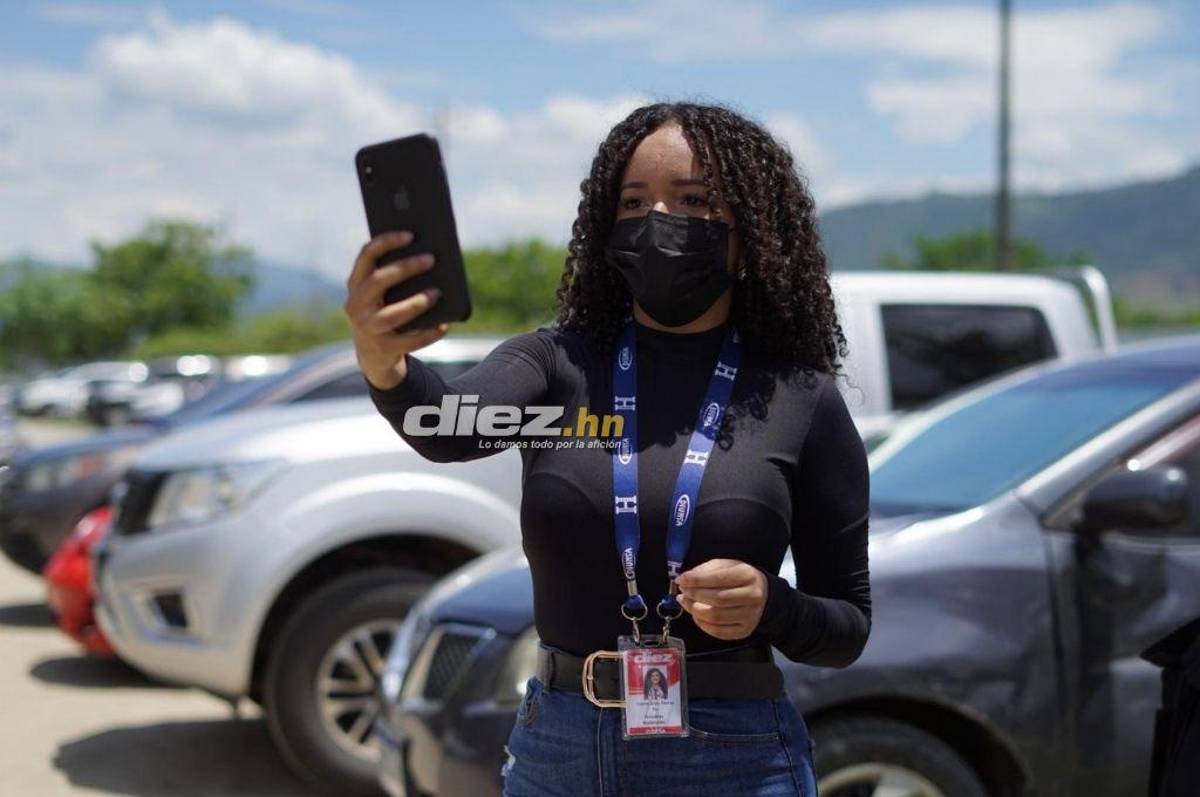 Muchos hinchas del Motagua y bellas mujeres en el estadio Olímpico de San Pedro Sula para disfrutar de la gran final