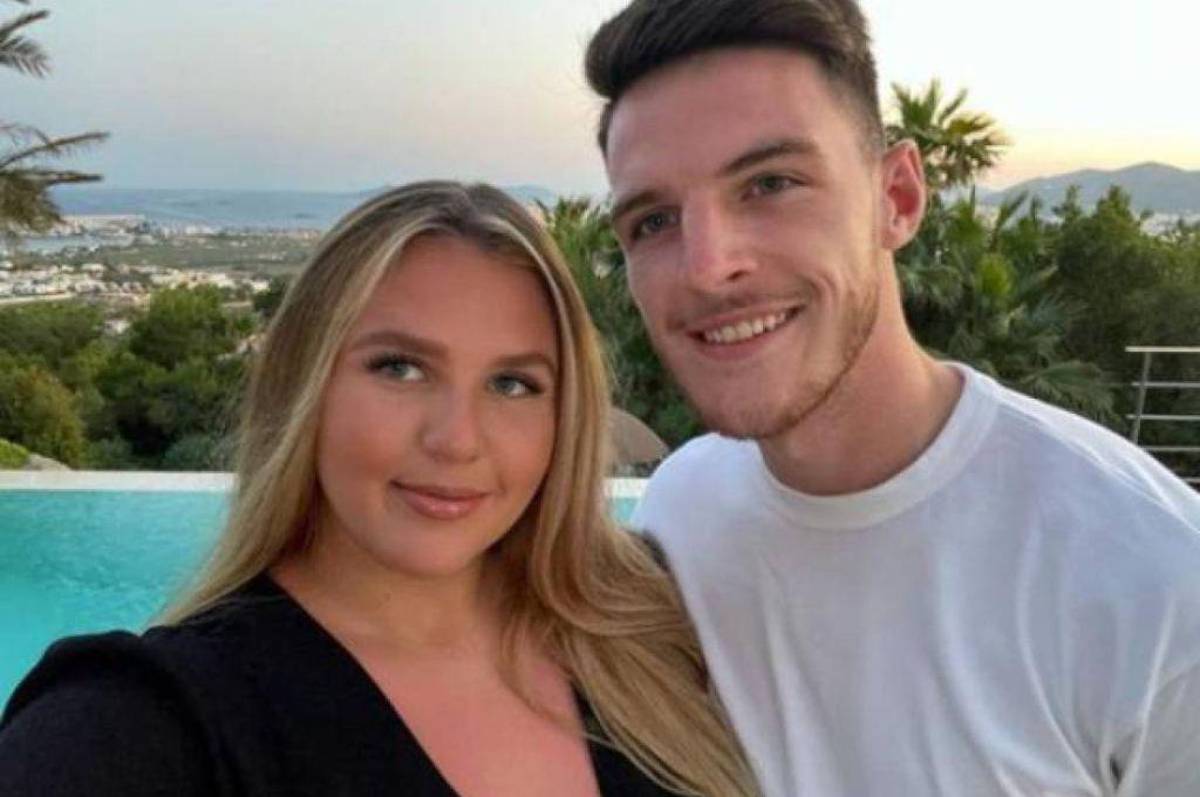 La novia de la figura del Arsenal sufrió acoso en las redes por su aspecto físico y sale a defenderla: “Merece algo mejor”