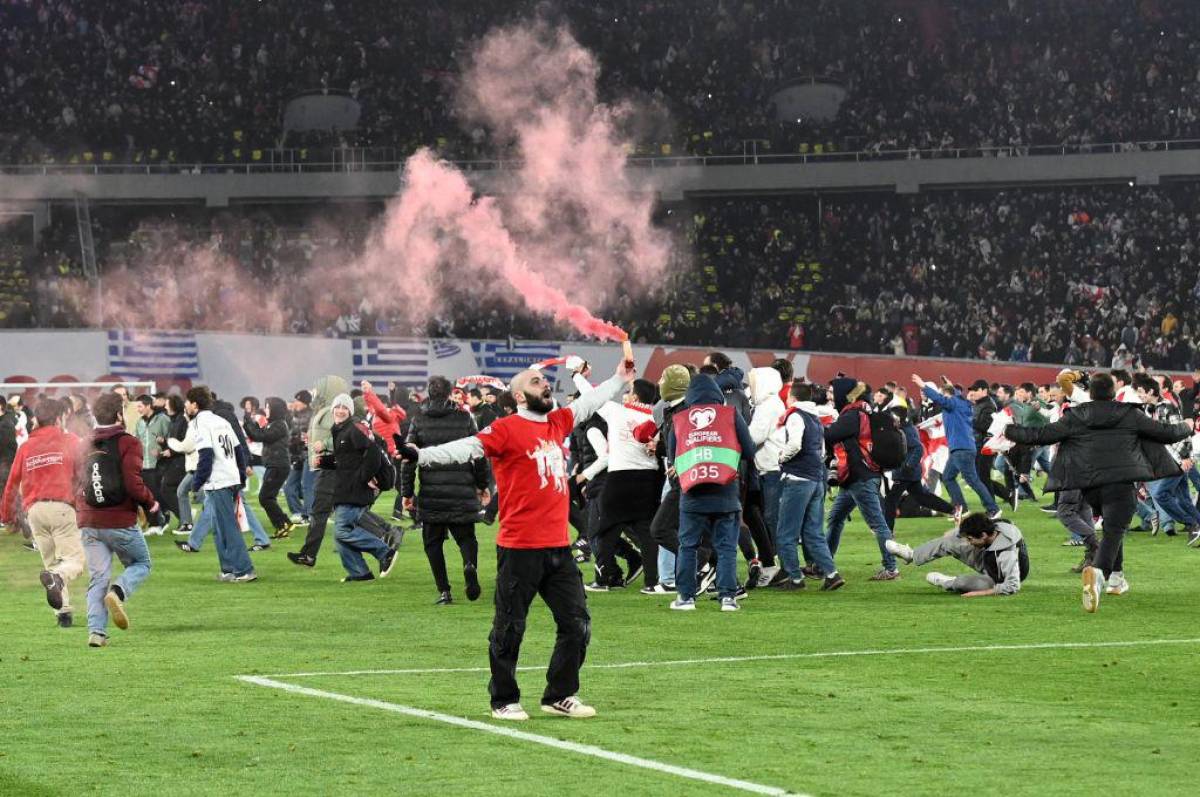 Invasión, lágrimas y locura total: La celebración de Georgia tras clasificar a la Eurocopa por primera vez en su historia