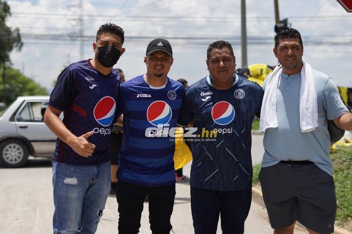 Muchos hinchas del Motagua y bellas mujeres en el estadio Olímpico de San Pedro Sula para disfrutar de la gran final