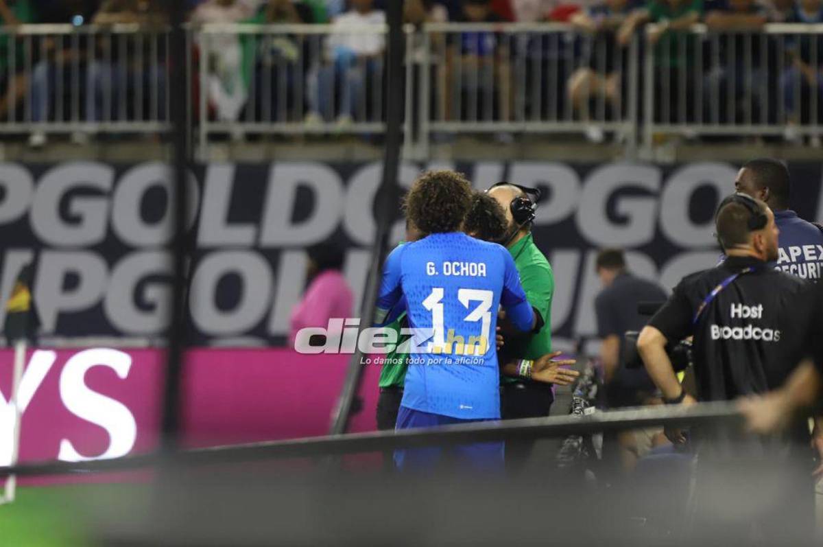 No se vio en TV: El jugador hondureño que no soportó la humillación ante México y así lo vivió Diego Vázquez
