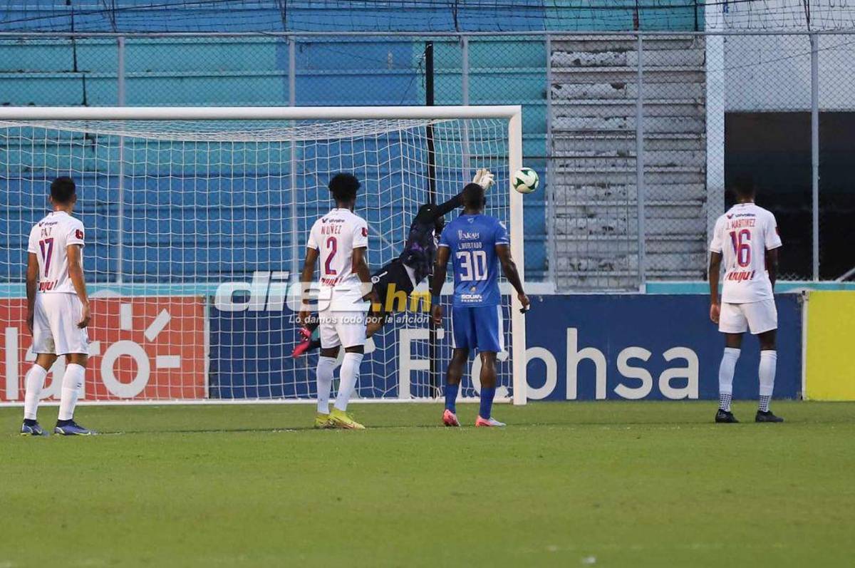 El descartado de Troglio, el duro golpe que recibió Arboleda, la pincelada de Alexy Vega y la belleza que invadió el Chelato Uclés