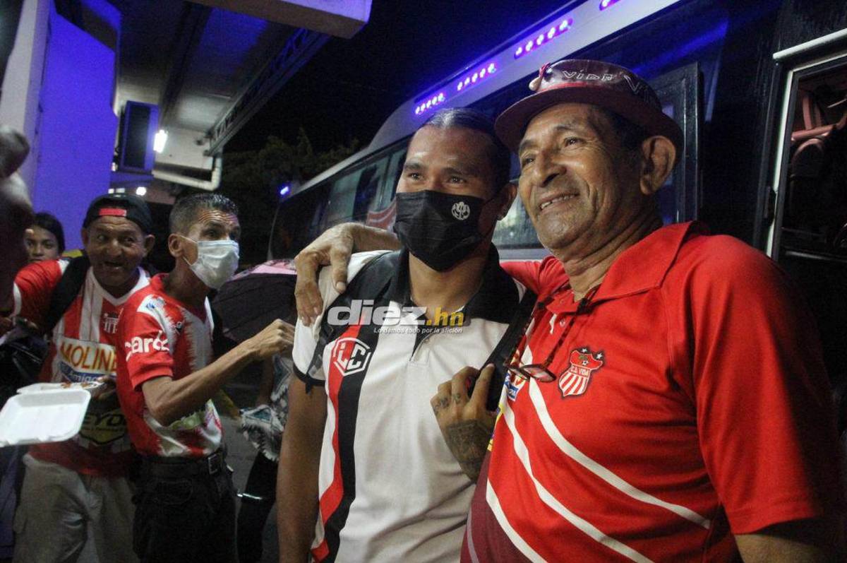 NO SE VIO EN TV: El cariño de Troglio a ex jugador de Olimpia, Gullit Peña causa furor y el regreso del ‘Doctor’