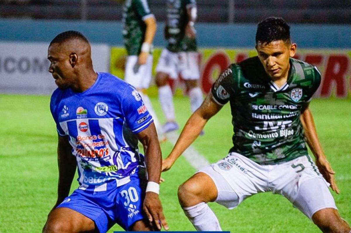 Luis Vega no deja jugar a Luis Orlando Hurtado luego que este ingresara de cambio tratando de cambiar la historia del partido. Foto: CDVictoria