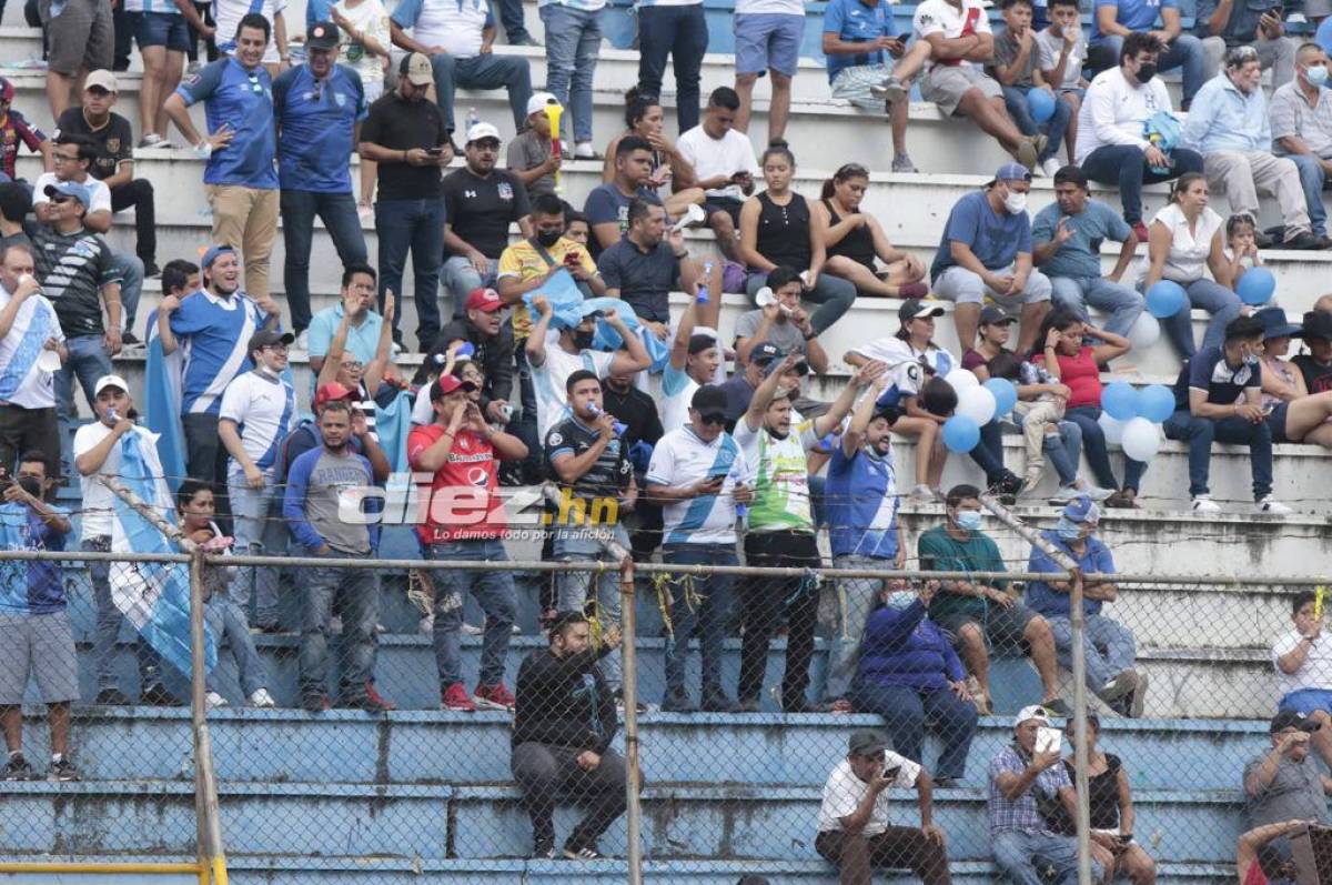 Hay hinchas de Guatemala en el Morazán y poco a poco comienza a llenarse el estadio. Foto: Neptalí Romero.