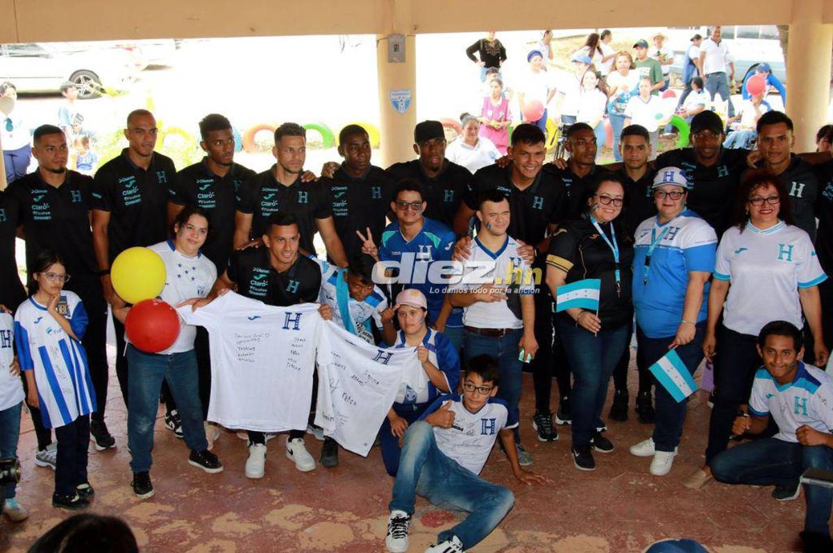 Muchas risas y abrazos: Los jugadores de la Selección de Honduras compartieron con niños del Instituto Juana Leclerc