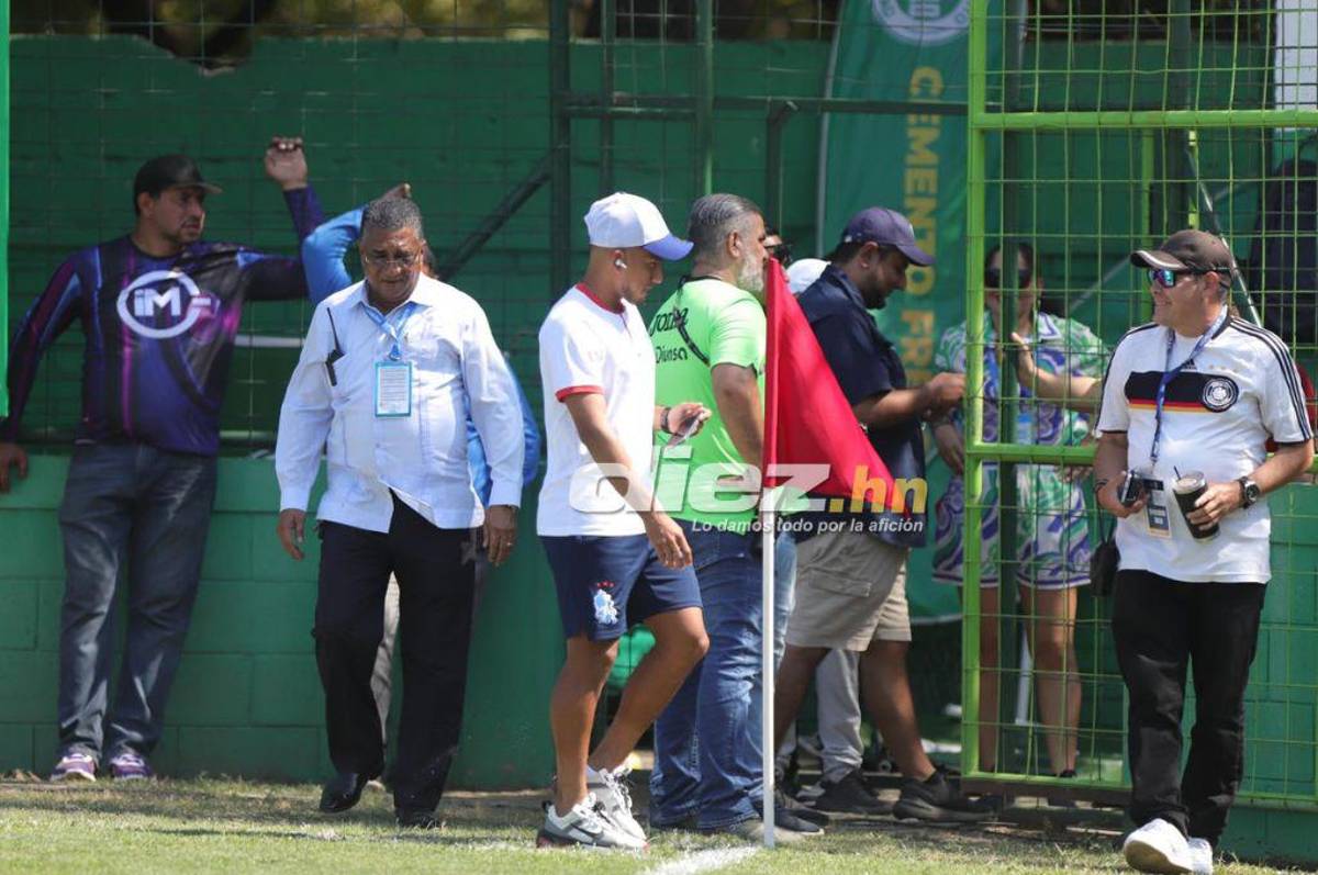El ambiente en el Yankel: Jugadores y aficionados pegados al celular por el Manchester City-Real Madrid