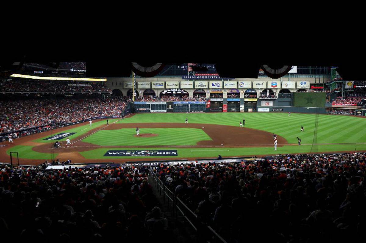 Mauricio Dubón hace historia: así fue su debut en la Serie Mundial en la victoria de los Astros sobre Phillies