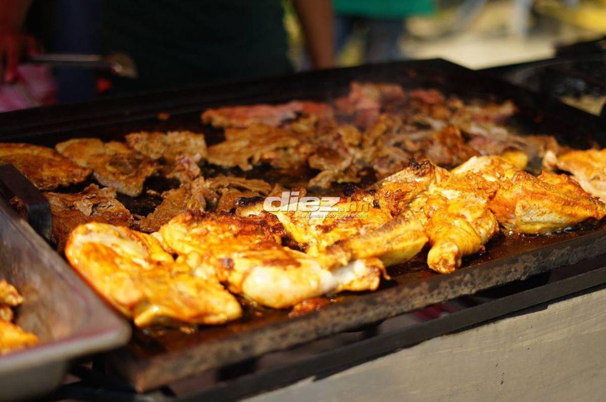 Motagua-Tigres: Resguardados con helicóptero, la invasión azteca y las bellas chicas que engalanan el estadio Olímpico