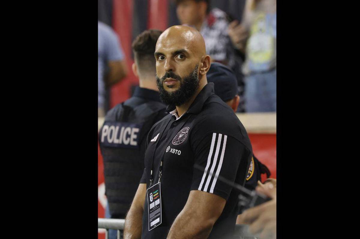 Yassine Cheuko, la marca personal de Messi: lo sigue a los tiros de esquina, lo baja del bus y detiene a sus fans...¿Cuál es su salario?