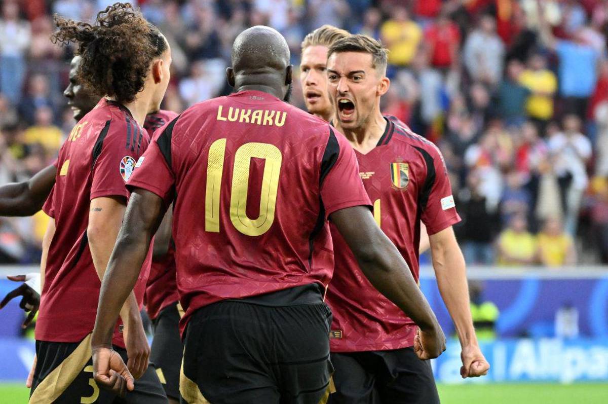 Bélgica saca su poderío y derrota a Rumanía que a pesar de la caída sigue líder del grupo E ¿Cómo se jugará la última fecha?