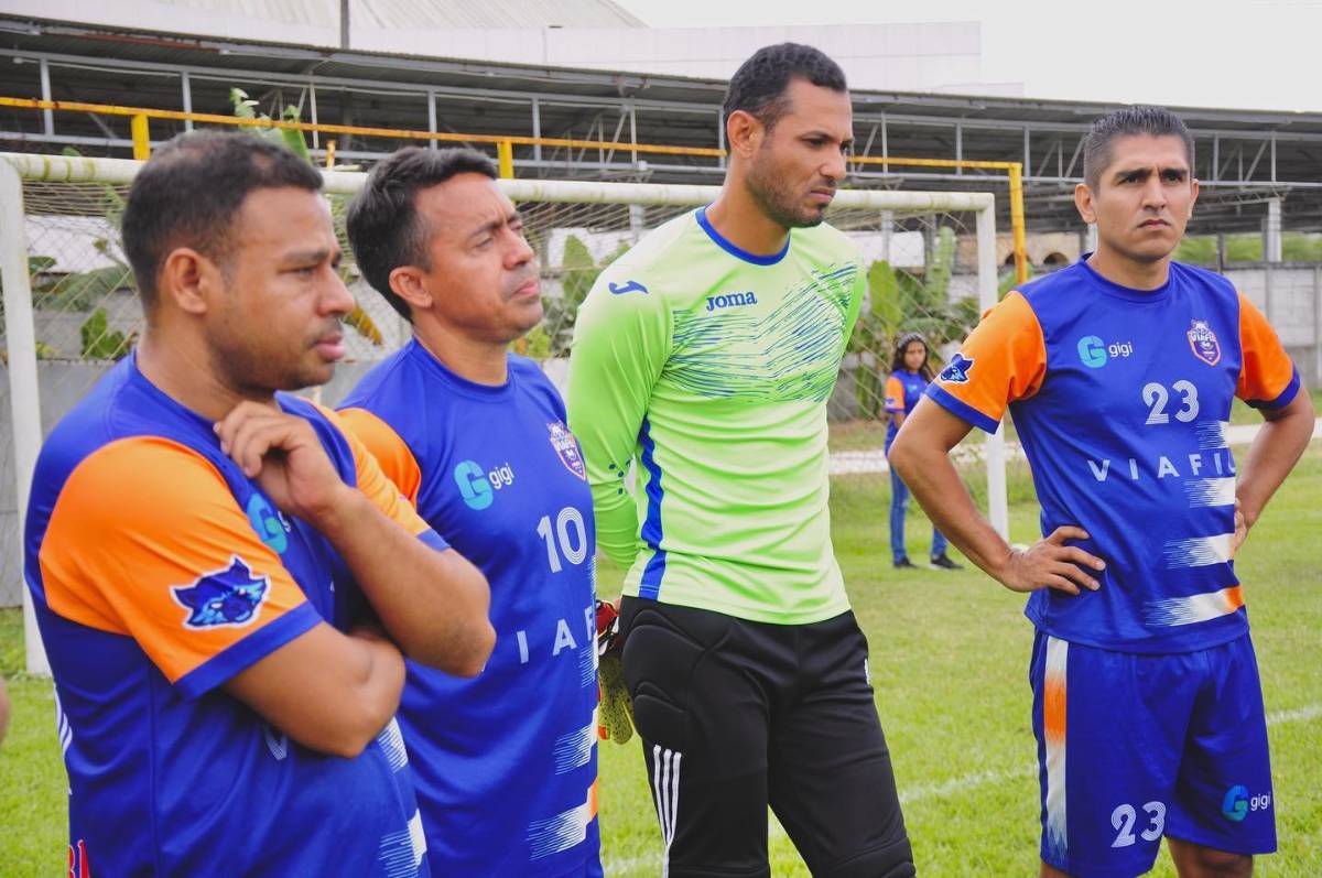 ¿Cómo lucen? Equipo burocrático ficha exseleccionados nacionales retirados y arman 11 titular de lujo