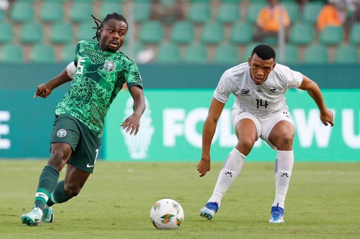 Sin comida, ni bebida: Selección de fútbol fue abandonada en aeropuerto por más de 12 horas y toman dura decisión