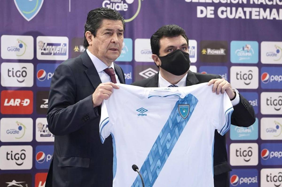 Mexicano Luis Fernando Tena fue presentado como nuevo entrenador de la Selección de fútbol de Guatemala