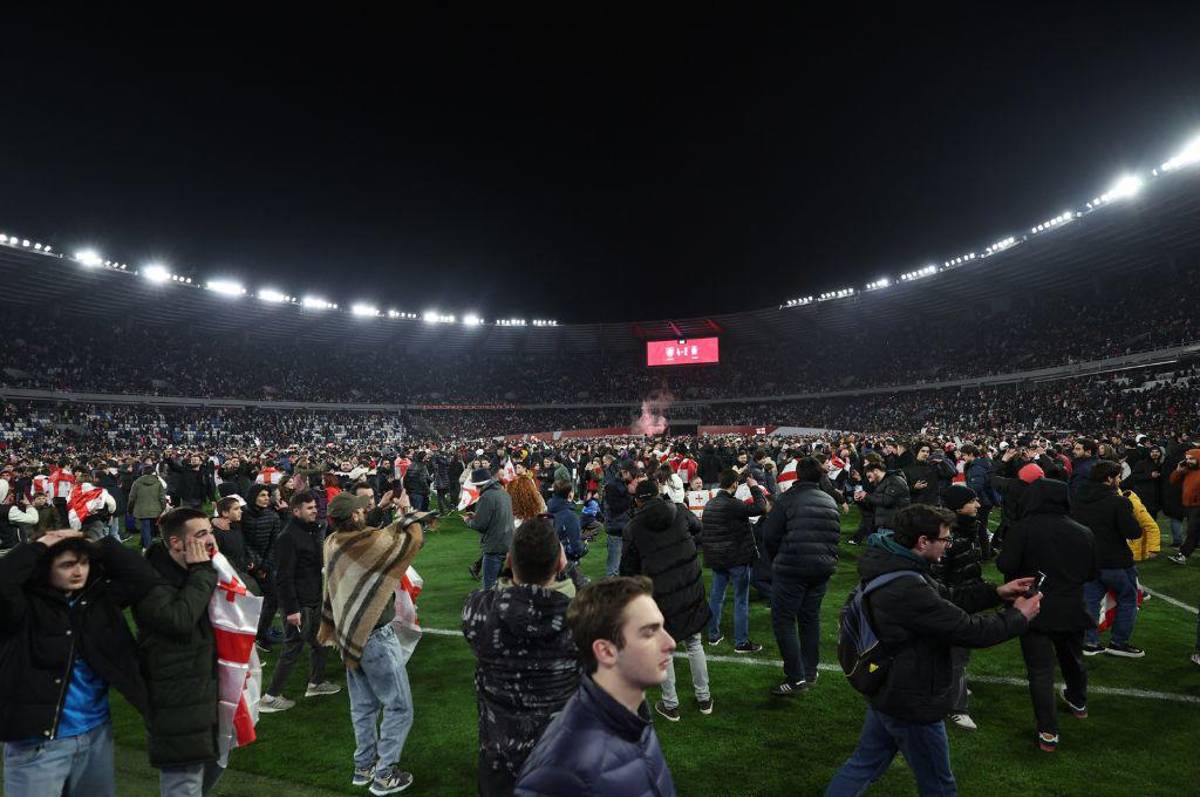Invasión, lágrimas y locura total: La celebración de Georgia tras clasificar a la Eurocopa por primera vez en su historia
