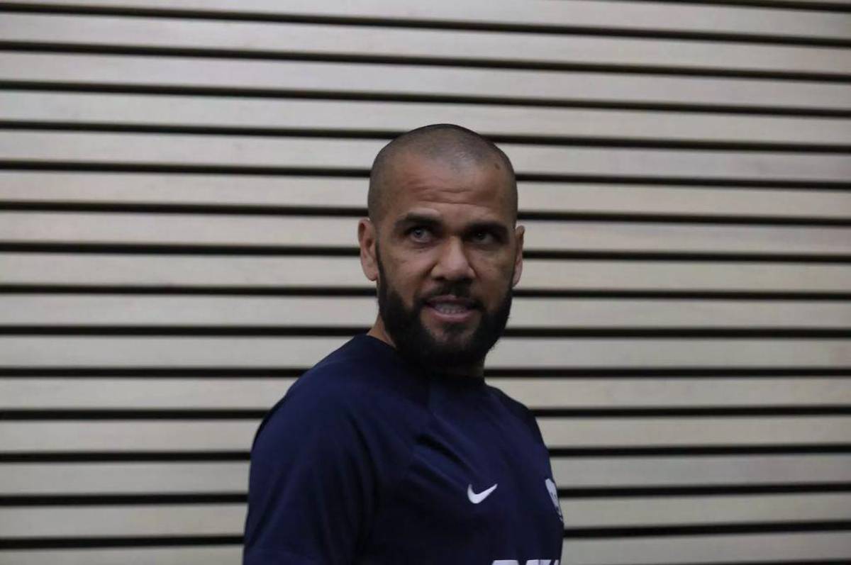 “Real Madrid rechazó fichar a Dani Alves por mí: fracasé y terminé siendo un alcohólico, bebía hasta caerme al suelo”