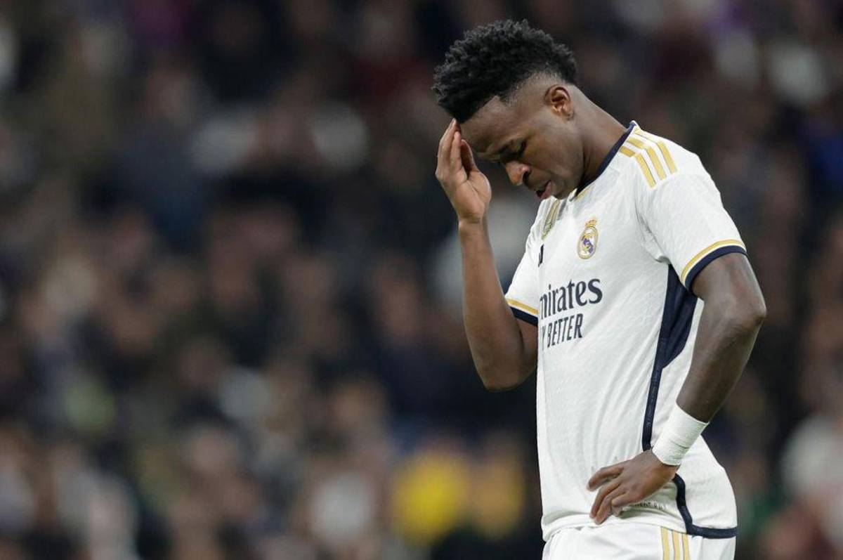 Critican a Vinicius al comparar su actitud con lo que hacían Messi o Cristiano en las galas del Balón de Oro: “Ellos acudían...”
