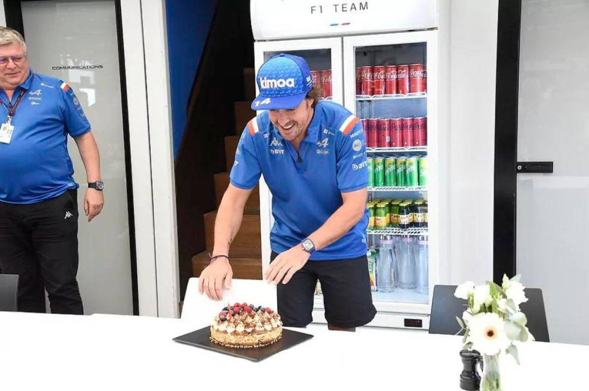 Alonso celebrando su 41 cumpleaños en Hungría.