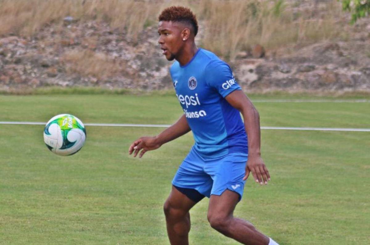 Yeison Mejía revela el número de camiseta que quería usar en Motagua y confirma por qué tuvo que aceptar la “10”