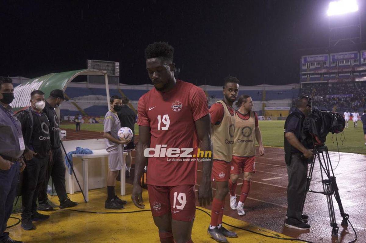 NO SE VIO EN TV: La furia de Herdman contra Diego Vázquez y los jugadores de Canadá perdiendo la cordura en el Olímpico