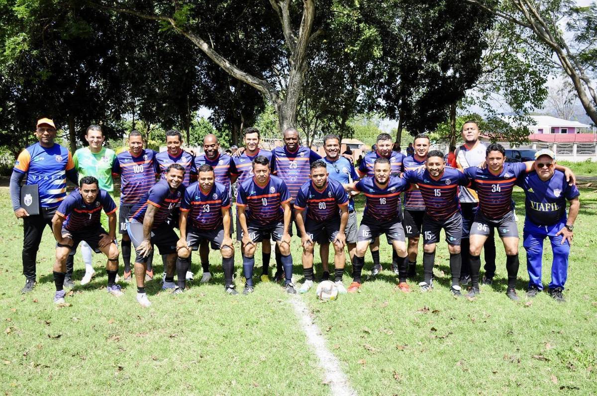 ¿Cómo lucen? Equipo burocrático ficha exseleccionados nacionales retirados y arman 11 titular de lujo