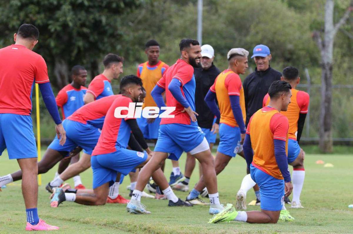 Risas, bromas y la foto de Pedro Troglio con el Chelito: Así fue el entreno del Olimpia previo a la semifinal ante Olancho FC