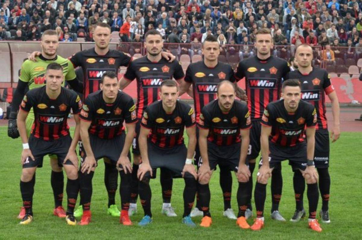 Locura en liga de Europa: Presidente del club despide al entrenador y a toda la plantilla a mitad de temporada