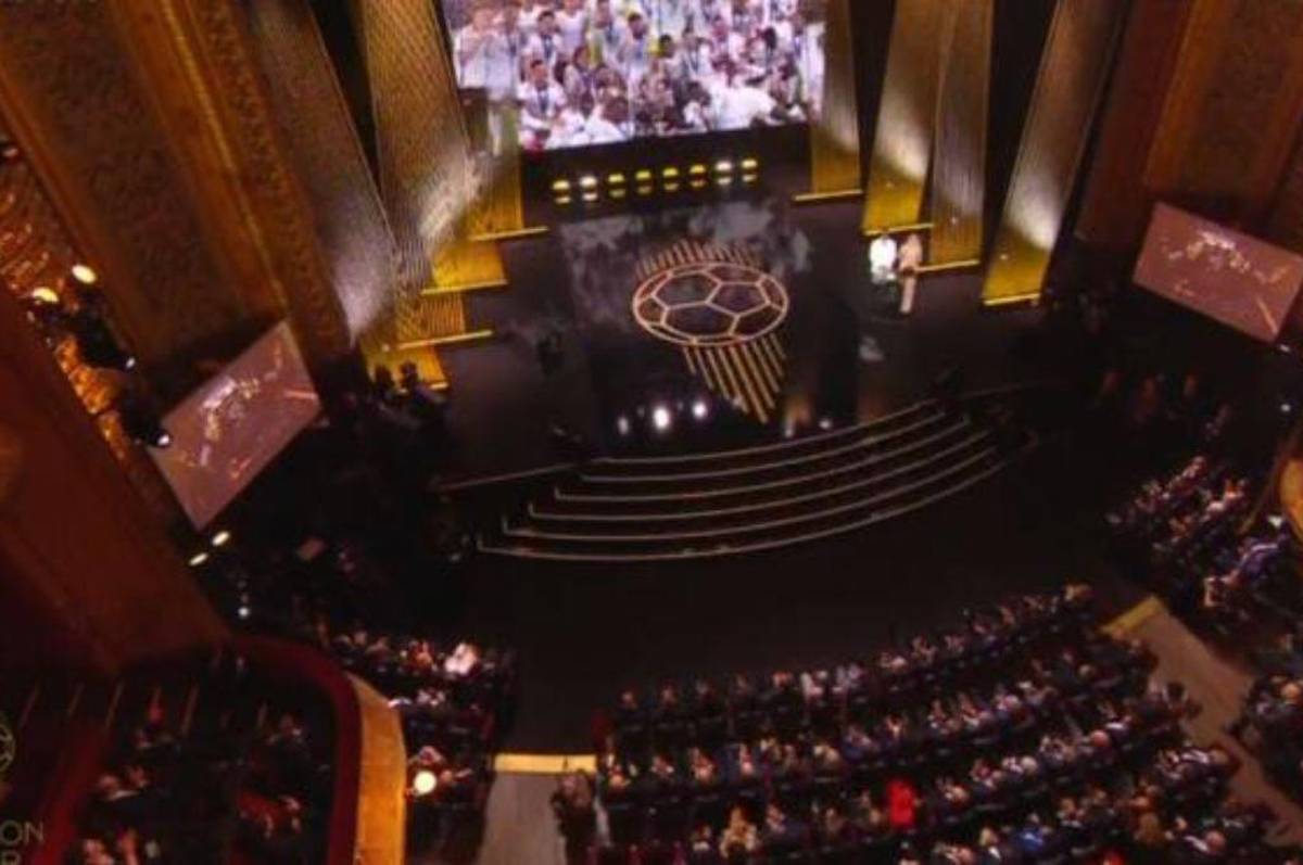 El momento incómodo qué pasó Rodri al recibir el Balón de Oro, la reacción de Vinicius y ¿quién recogió los premios del Madrid?