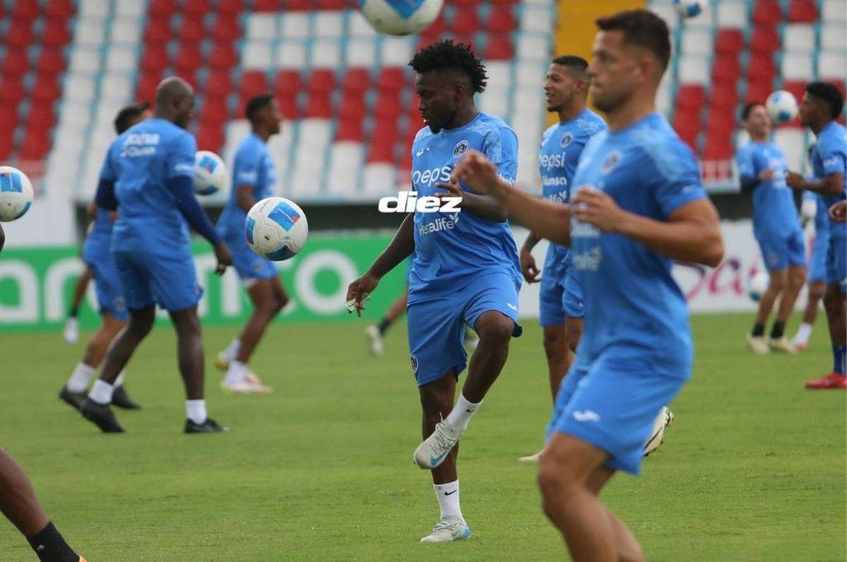 ¿Nuevo fichaje? Con los guantes puestos; así es el nuevo integrante que tuvo Motagua en su entreno previo a enfrentar al CAI