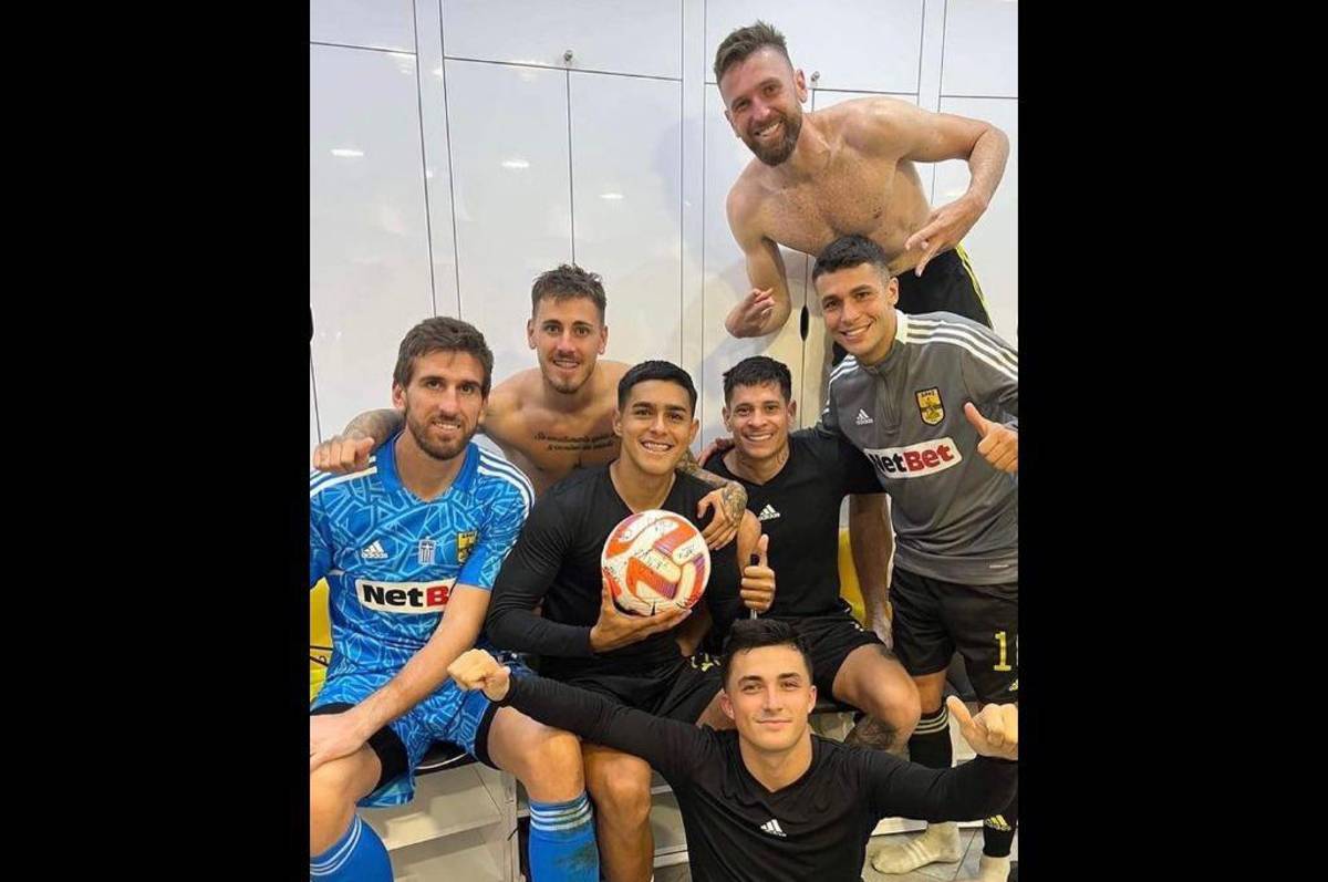 Medio internacional y periodista griego elogian a Luis Palma por el hat-trick que hizo en el triunfo del Aris ante el Lamia