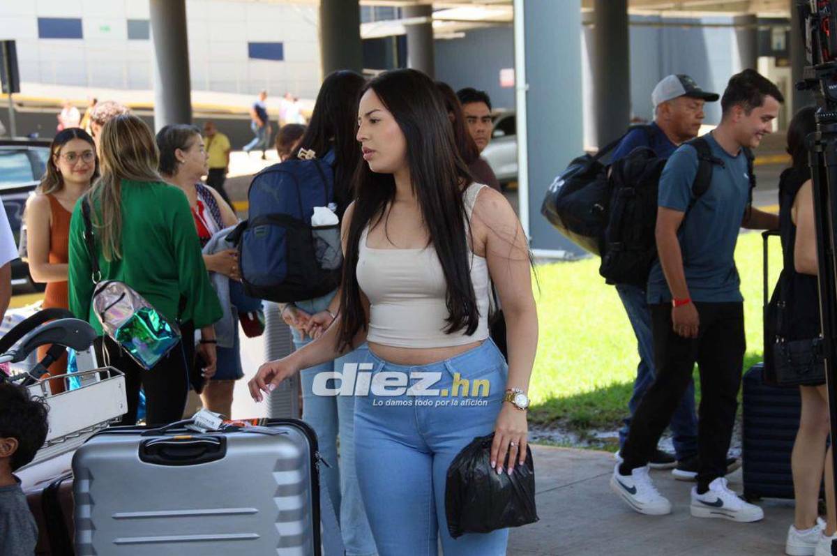 Ya están en Honduras: Locura de las chicas por Luis Palma en el aeropuerto y el tierno beso de Kervin Arriaga a su esposa