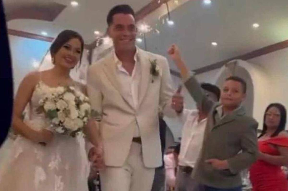 ¡Se casó un tricampeón! Futbolista de la Liga Nacional contrajo matrimonio con una hermosa odontóloga hondureña
