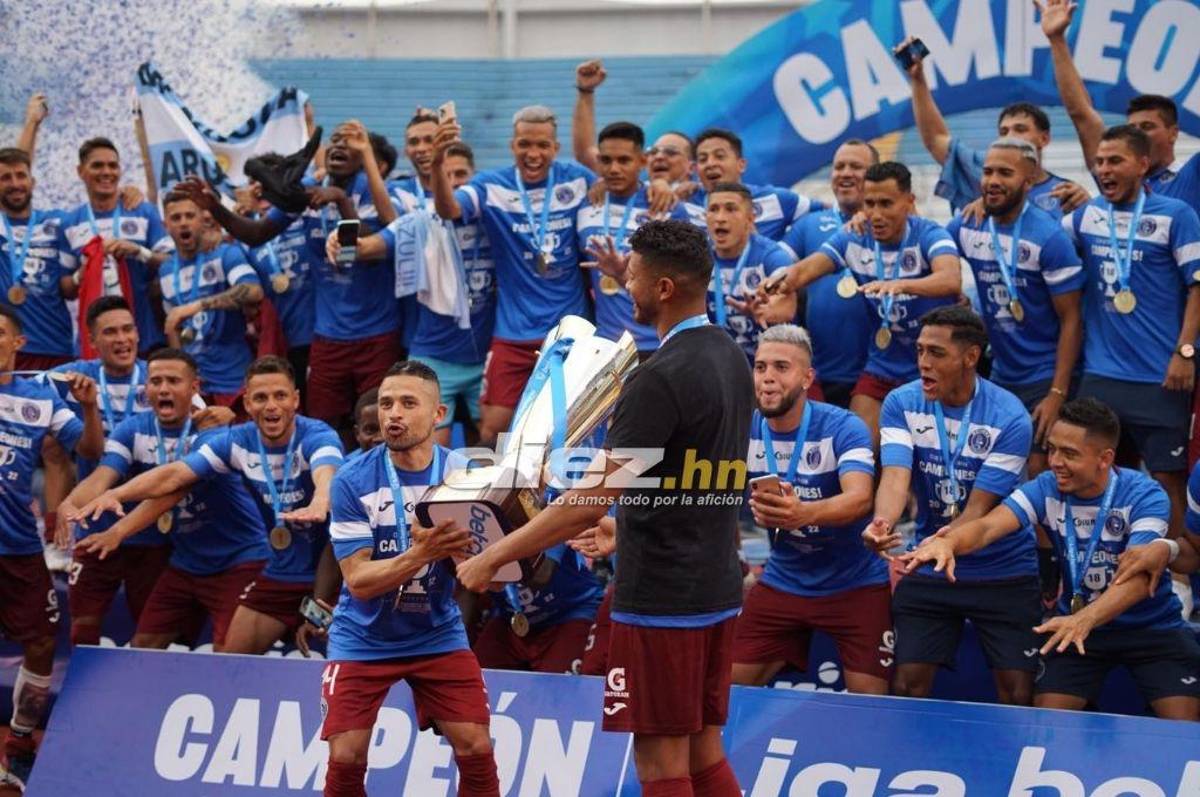 El gran gesto de Pereira con Omar Elvir, las lágrimas de Castellanos por la copa 18 de Motagua ¿y Rougier se despide?