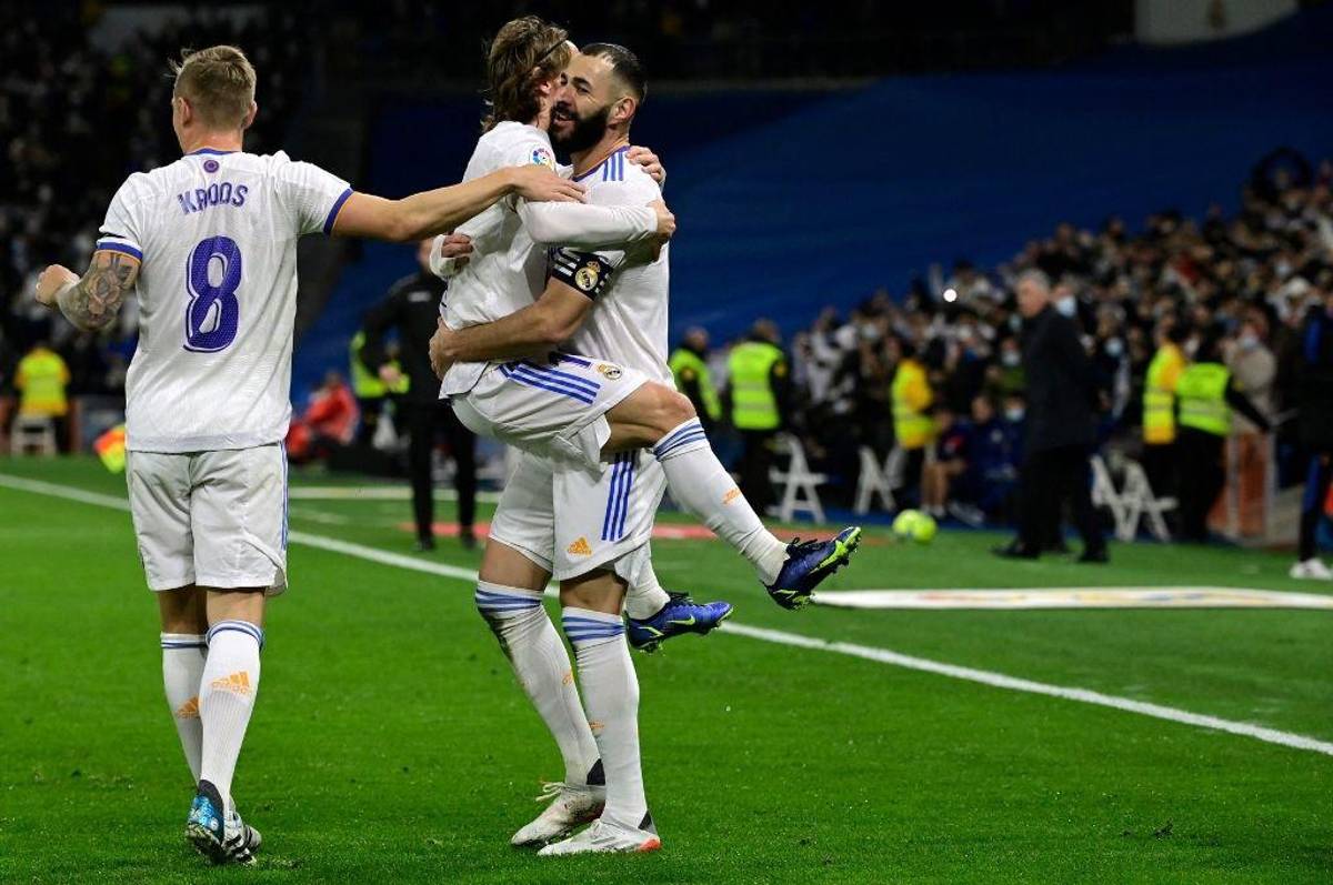 Real Madrid da otro golpe de autoridad en España tras vencer al Atlético en el derbi y es más líder