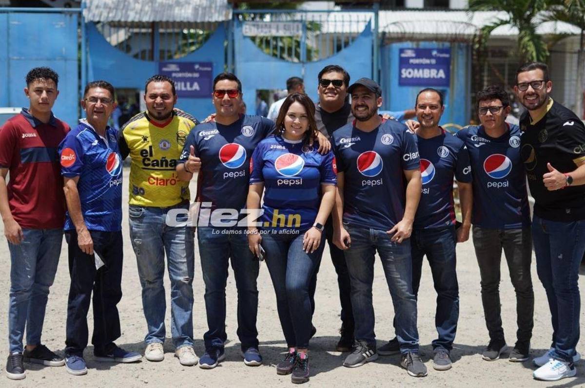 Muchos hinchas del Motagua y bellas mujeres en el estadio Olímpico de San Pedro Sula para disfrutar de la gran final